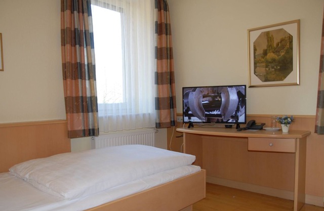 Single room with toilet and shower