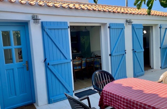 Single-story house in L'Herbaudière near beach and ports - 4 guests