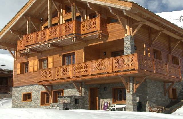 Single-storey apartment in a 4-star chalet on the slopes