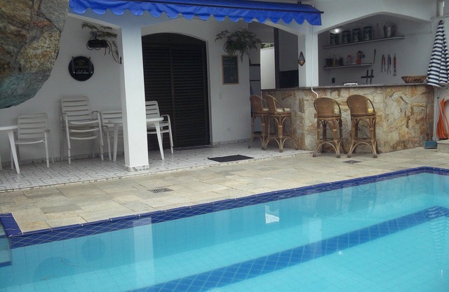 Single storey beach house with swimming pool and barbecue 30 meters from the beach