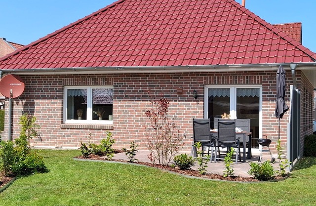 Single-storey vacation home bungalow with wallbox in a quiet location in Weener