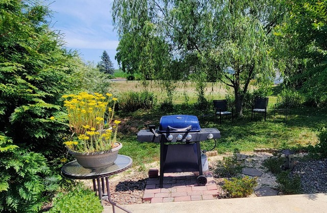 Single story home, near Hershey park, quiet neighborhood, lg yard, pet friendly!
