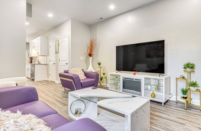 Sip, Dine & Explore Fountain Square: Indy Retreat!