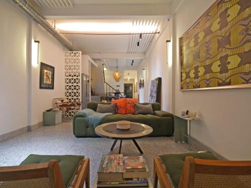 Siri Designer 3-Storey Townhouse with Garden and Luxury Amenities