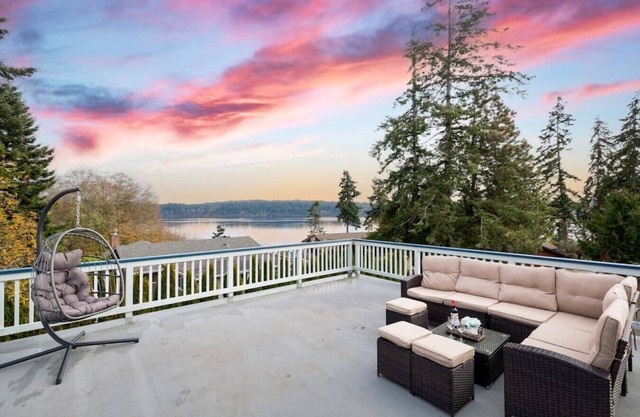 Sirius Entire · Gigantic 6b3b Home w/Water View+Hot Tub+Game Room
