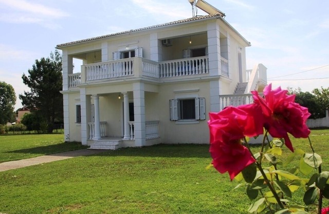 *Sissy's Rose Garden Apartment* (2st floor)