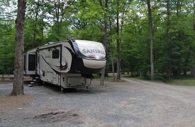 Site V Full Hookup up to 43ft