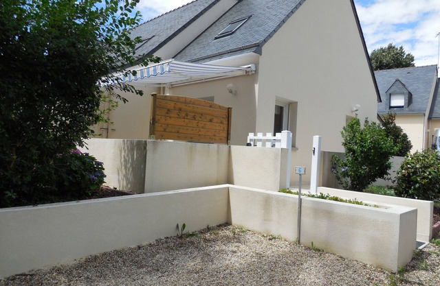 Situated 900 metres from the beach, between the ocean and the gulf. calm environment