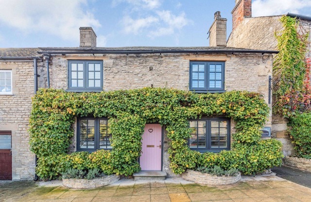 Six bed Cotswold Holiday Home - Cross Keys Cottage