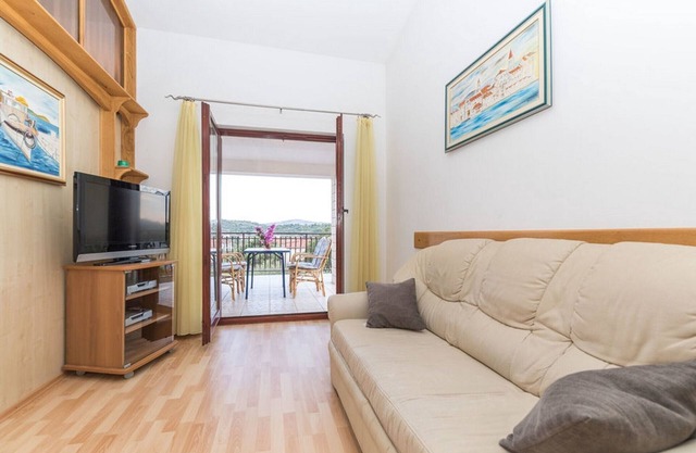 Six Bedroom Holiday Home