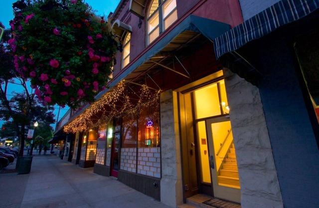 Six — Two Queen Beds, Historic Downtown Apartment in Nicely Appointed Building on Main Street