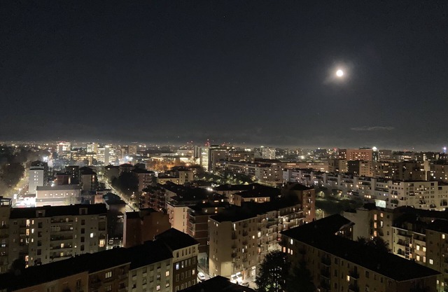 Sixteenth floor apartment, panoramic view, Bicocca area