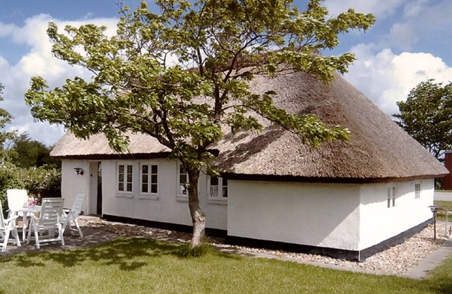 Skarum, Mors. Beautiful thatchroofed holiday cottage located near the Limfjord