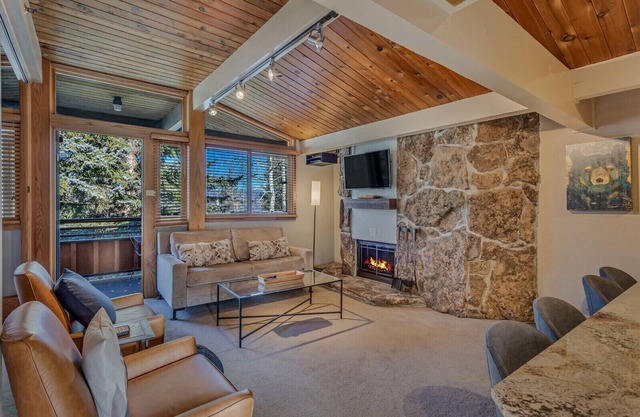🏔️Ski Access~Hot Tub~Top Floor~Studio Premier 114🏔️