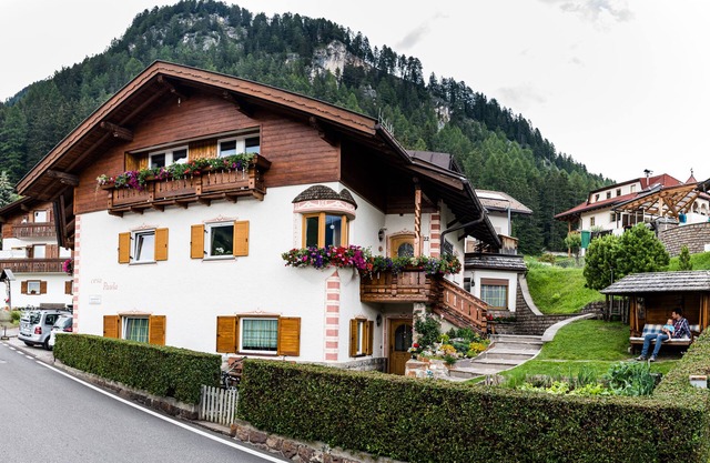 Ski and hiking adventure in the immediate vicinity, away from the crowds, yet close to the center