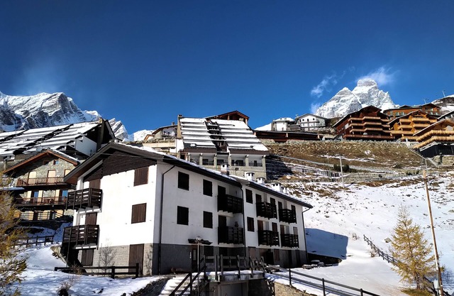 Ski chalet Cervinia BASSI ski-in-ski-out 6 persons sunny terrace wifi