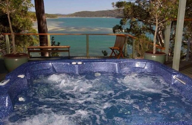 Ski Cove House~Wood Fire~Kayaks~Spa~Sauna~Pool Table~Table Tennis~Sunsets & View
