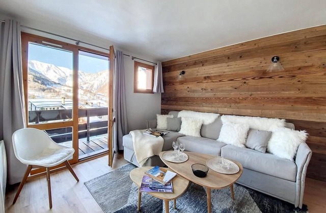 Ski-in/ski-out & foot of the slopes, 5th floor, view mountain, balcony, tv, ski locker, 46m²