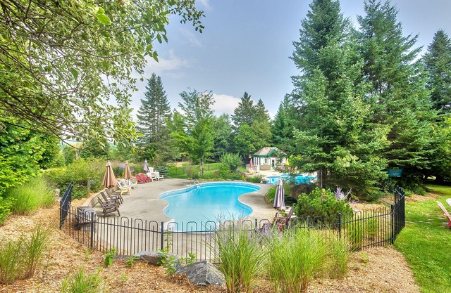 Ski/Golf/Ironman/Relaxing chalet directly on La Bete - "Royal Tremblant"