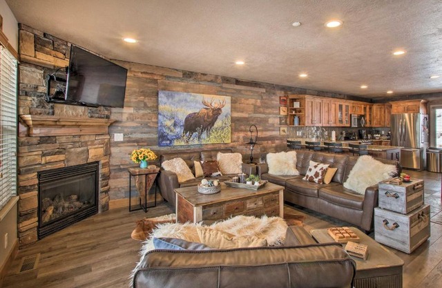 Ski, Hike and Relax Eden Condo with Hot Tub Access