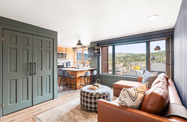 Ski in/Out Central Condo Hot Tubs and Amenities