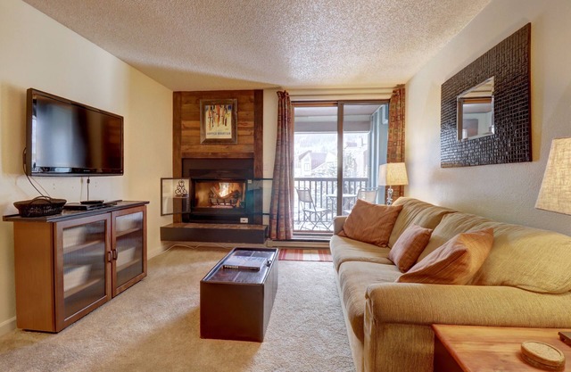 Ski in/out Cozy Efficiency in East Village with available hot tub! FP211
