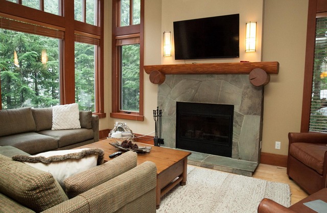 Ski-In/Out, Luxury Home in Whistler Creekside, Taluswood