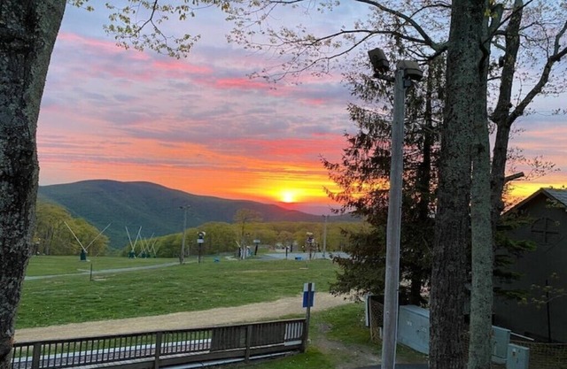Ski In & Out Mountain & Firework Views Studio