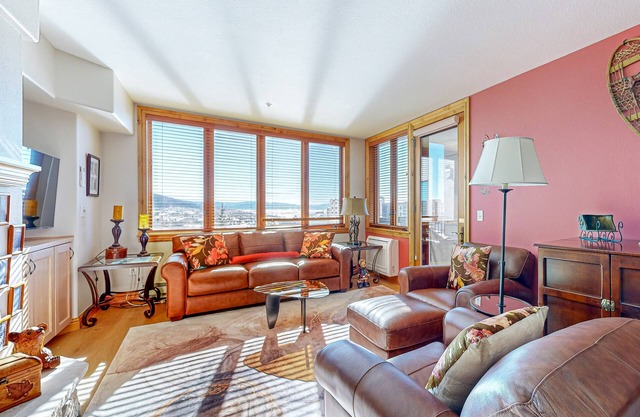 Ski-in/ski-out, family-friendly condo w/valley views & shared pool and hot tubs