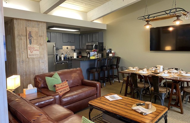 Ski In/Ski Out 2 Bed/2Bath Top Floor Updated Condo With Elevator and Steamshower