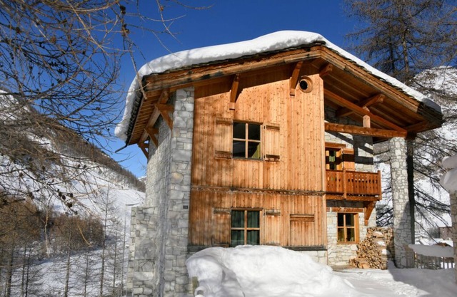 Ski-in/ski-out access, space, peace and comfort 14 berths