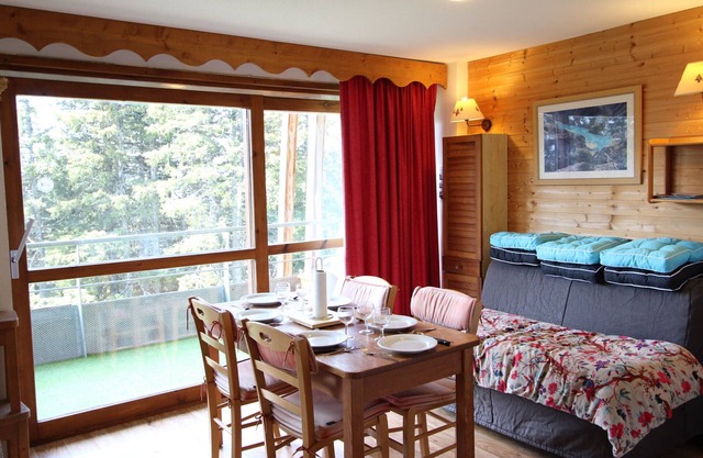 Ski-In/Ski-Out Apartment with South-Facing Terrace near Chamrousse 1700