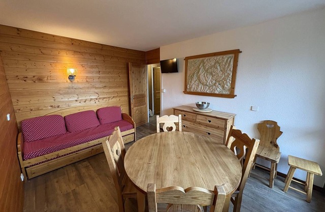 Ski-in/ski-out apartment in Plagne Centre, 7 ppl, 2 bedrooms, balcony