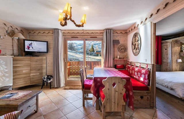 Ski-In/Ski-Out Apartment with Terrace, Spa & Pool Access in Méribel