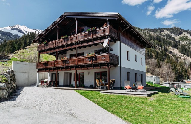 Ski-in/ski-out apartment with a balcony