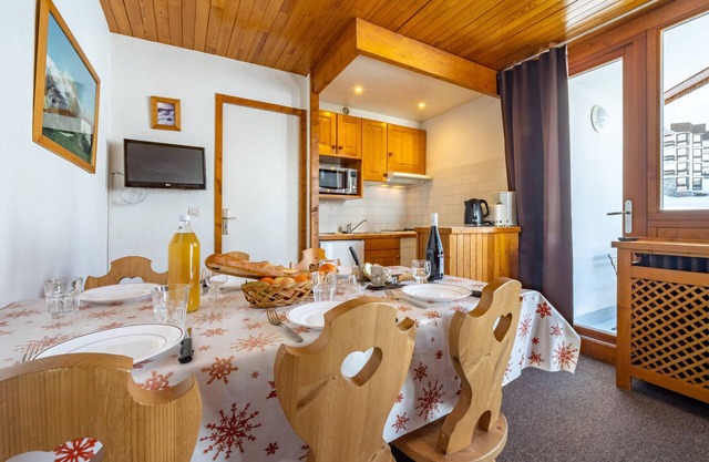 Ski-in/Ski-out Apartment with Balcony in Tignes, 2 Bedrooms, Sleeps 6