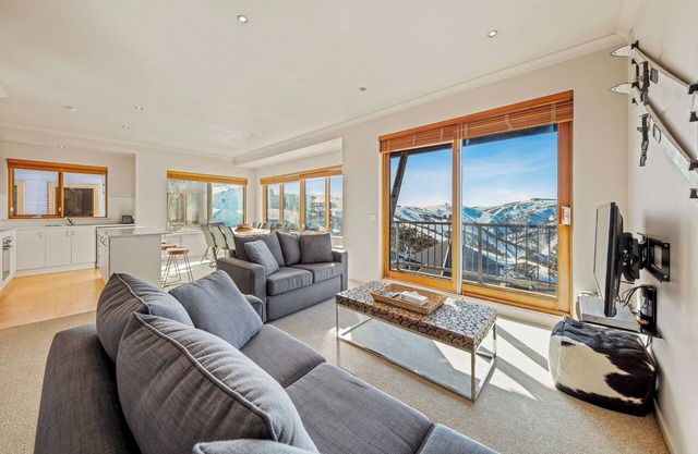 Ski in-Ski out Penthouse Apt with Undercover Parking