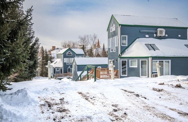 Ski In-Ski Out Chalet In The Heart Of The Mont Tremblant Village.
