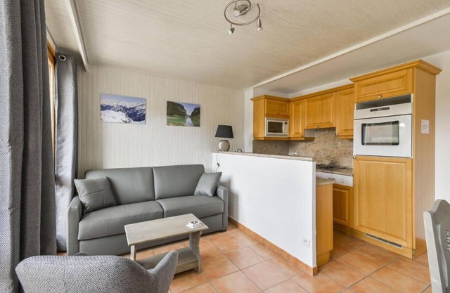 Ski-in/ski-out & foot of the slopes, 2nd floor, view mountain, balcony, tv, ski locker, 35m²