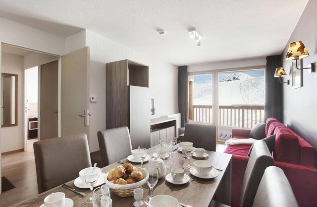 Ski-in/ski-out & foot of the slopes, fitness, terrace, balcony, tv, ski locker, 54m², La Plagne