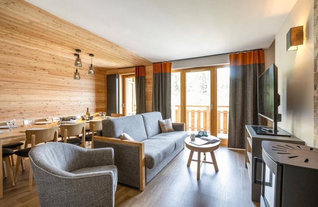 Ski-in/ski-out & foot of the slopes, swimming pool, sauna, hammam, terrace, balcony, tv, ski locker