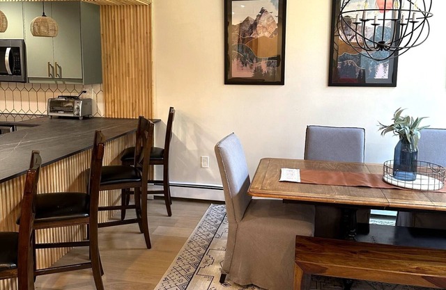 SKI IN SKI OUT! Luxury Rare Mountainside Unit