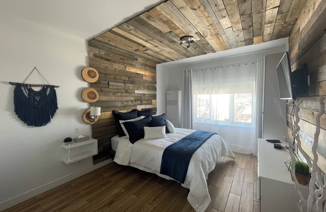 Ski in/Ski out Modern 1 bedroom with fireplace