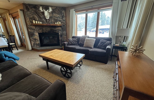 Ski-In Ski-Out OberTal F Building! Skiers and Lift Right Outside your Window!n