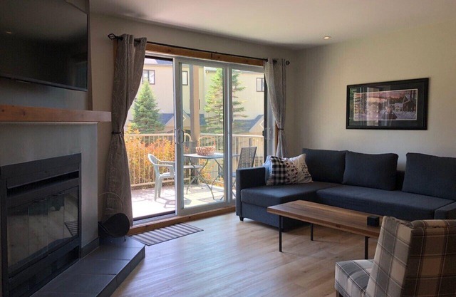 Ski-in/Ski-out Renovated Condo Mont-Tremblant
