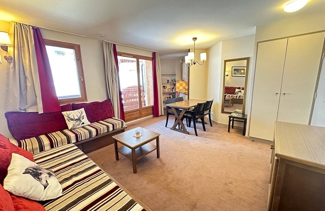 Ski-In/Ski-Out: Spacious Apartment with Balcony, Pool, and Parking