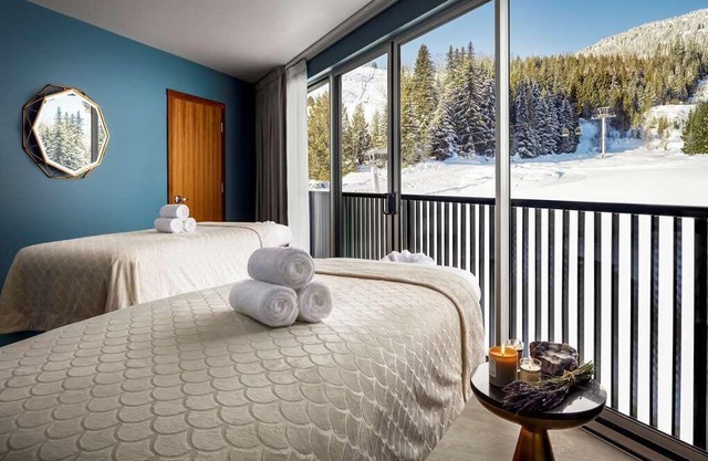 Ski-in, Ski-out Splendor: Onsite Parking. Close to Silverlode Chair!