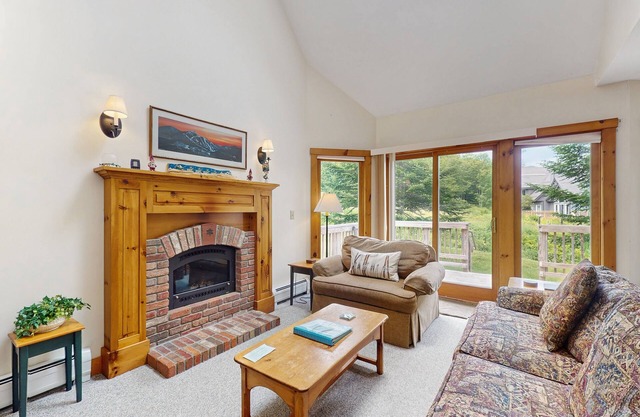 Ski-in/ski-out townhome with great views & deluxe resort amenities