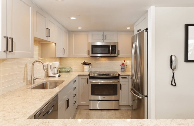 Ski-in/ski-out, Stonebridge Condo 933, 2 Bdrm Den 3 BA