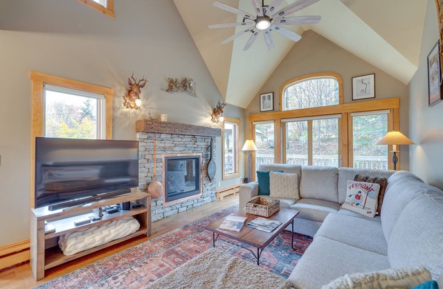 Ski-In/Ski-Out w/Sauna in Jay Ski Peak Resort!